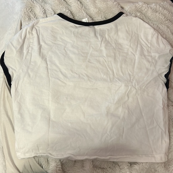 White crop top with black lining - Picture 2 of 3